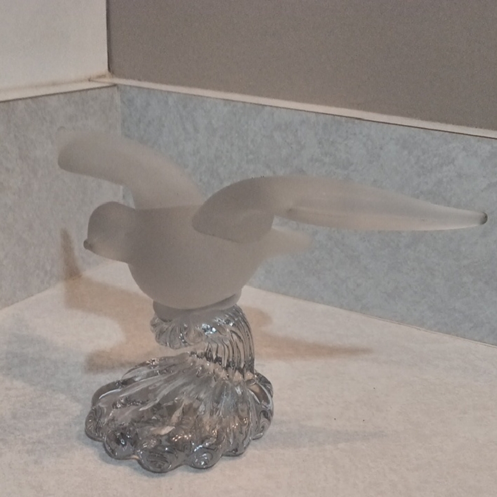 Frosted Glass Bird Figurine - Picture 1 of 6